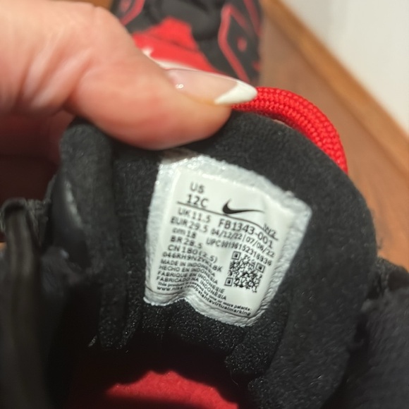 Nike Air More Uptempo 96 RED TOE boys sneaker size 12C excellent PO condition - Picture 10 of 13